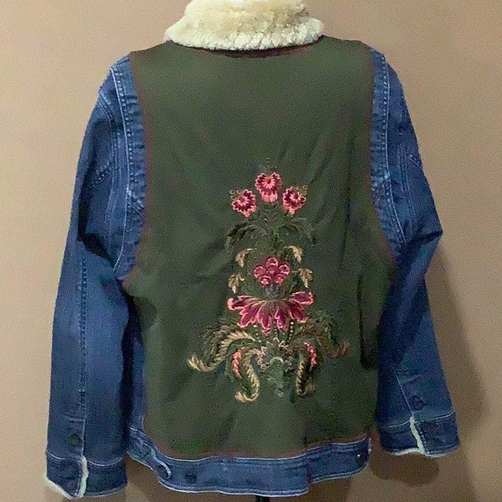 EUC Tommy Hilfiger Embroidered Denim and Green Jean  Jacket Size Women’s 1X.